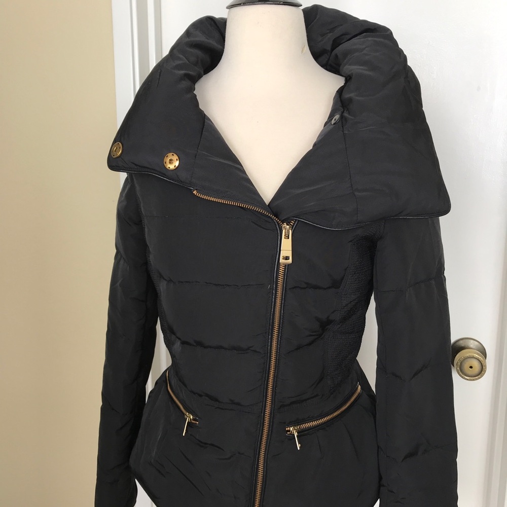 Adorable fitted puff Zara jacket. Great condition!